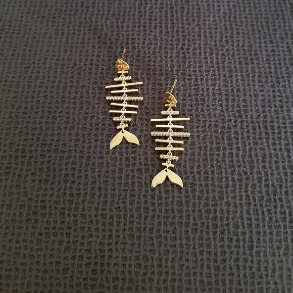 Rachel Zoe Gold💛 Fish🐠 Bone🦴 Earrings - NIB - Picture 5 of 15